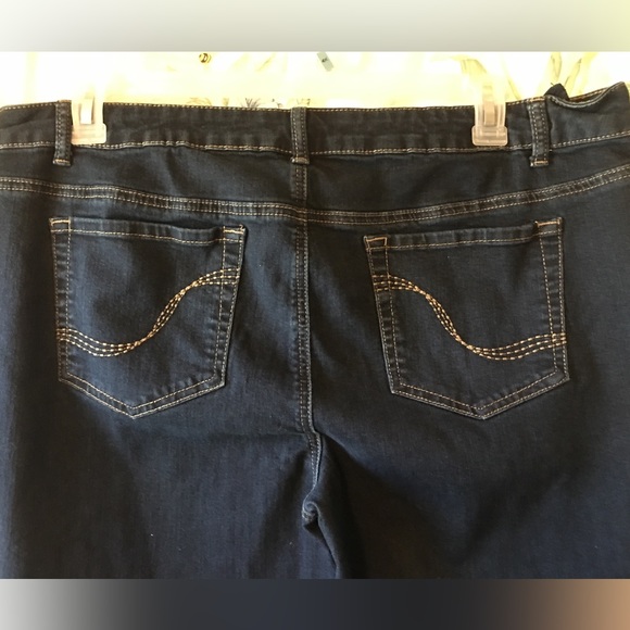 🌻Falls creek Dark Wash Straight leg Jean’s Size 18🌻 - Picture 3 of 8
